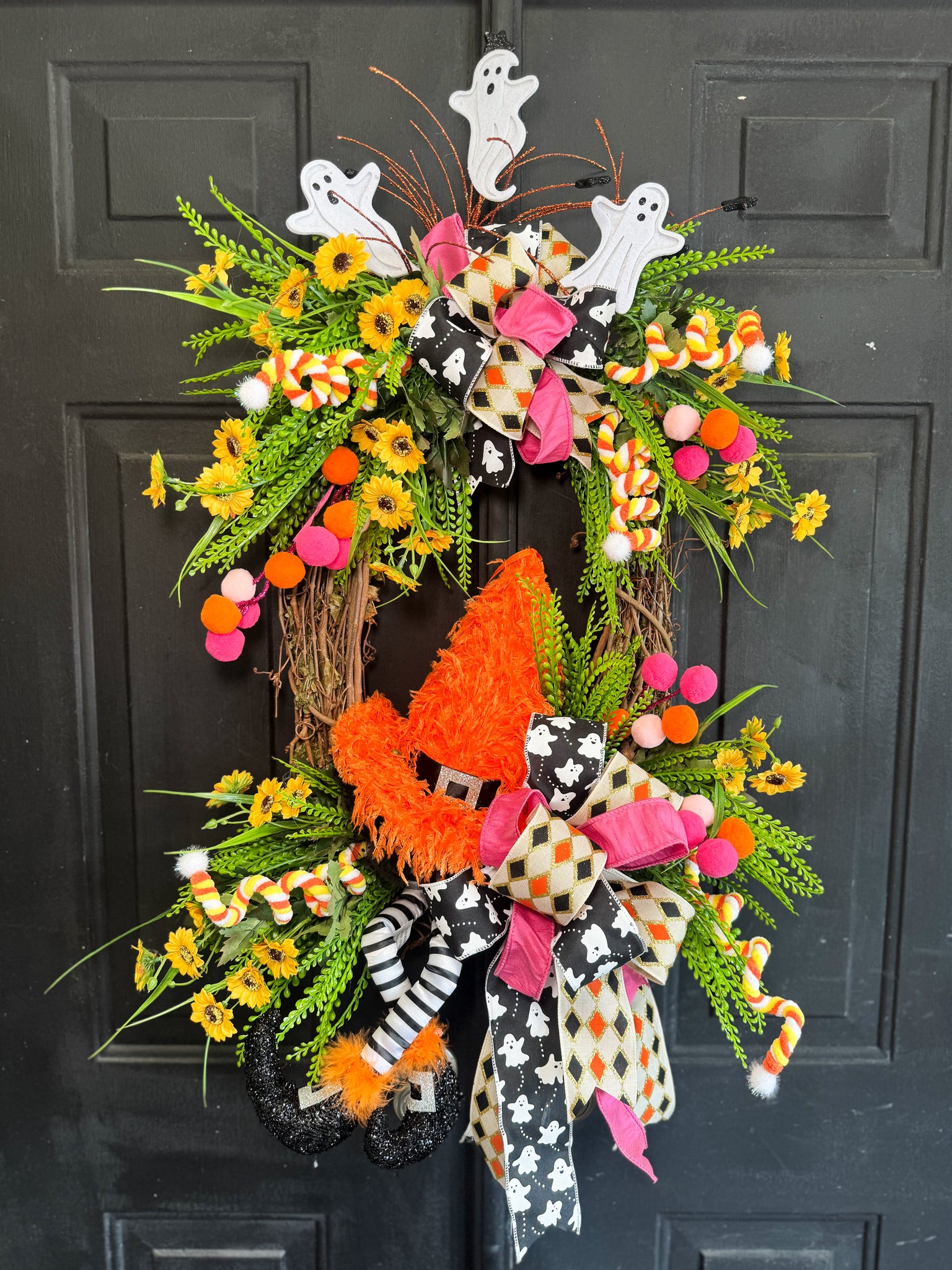 Sassy Witch Wreath - Thumbnail 2
