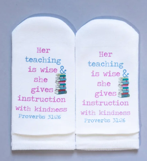 Standing on the Word Socks Books with Bible Verse : Proverbs 31:26 her teaching is wise